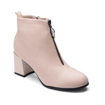 Botine cu toc patrat si lacuit cu fermoar decorativ pe fata Bej Carlota